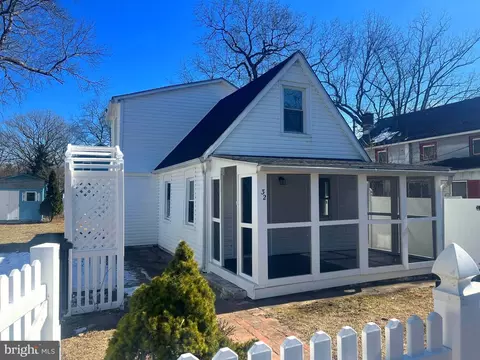 32 Rancocas Ave, Clementon, NJ 08021