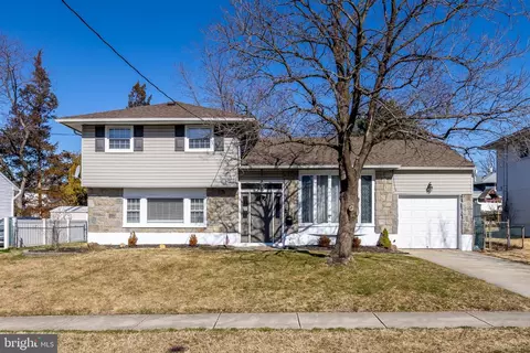221 Roberts Ave, Bellmawr, NJ 08031