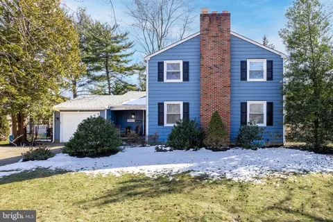112 Fieldstone Rd, Cherry Hill, NJ 08034
