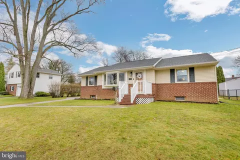 819 Beverly Dr, Somerdale, NJ 08083