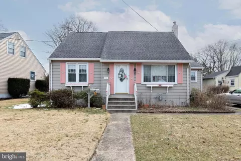 208 W Brooke Ave, Magnolia, NJ 08049