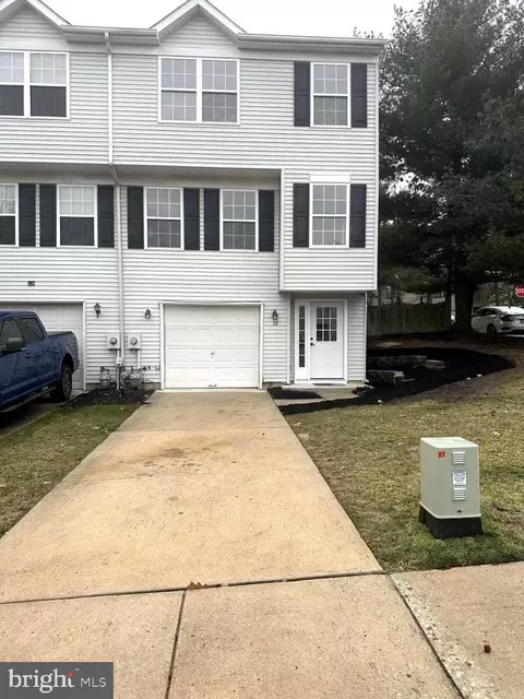 32 Gristmill Ln, Laurel Springs, NJ 08021