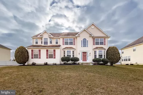127 Golden Meadow Ln, Sicklerville, NJ 08081