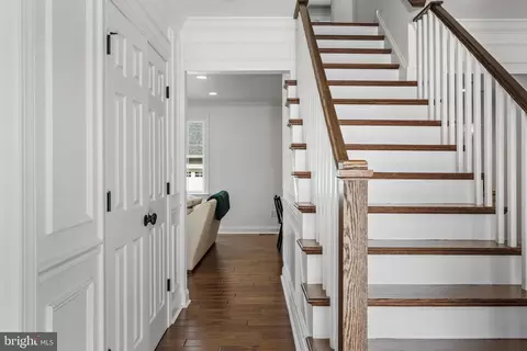 Entry Way - 345 E Park Ave, Haddonfield, NJ 08033 photo 2 of 4