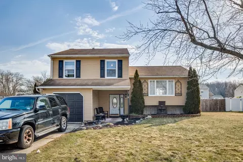 20 Fraser Rd, Blackwood, NJ 08012