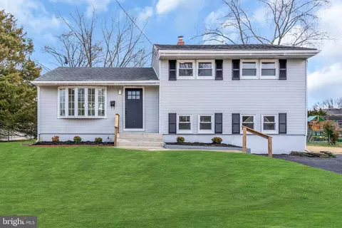 13 Clearbrook Dr, Gibbsboro, NJ 08026
