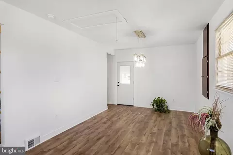 Entry Way - 511 Main Ave, Berlin, NJ 08009 photo 3 of 5