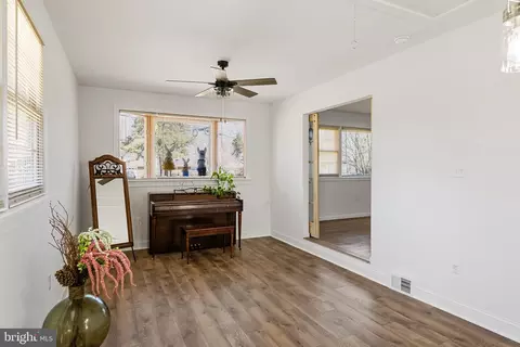 Entry Way - 511 Main Ave, Berlin, NJ 08009 photo 4 of 5