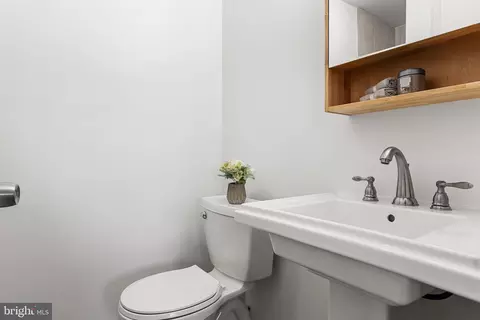 Bath - 511 Main Ave, Berlin, NJ 08009 photo 4 of 4