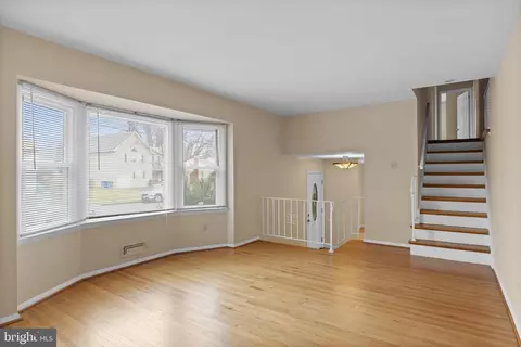 17 Lantern Ln, Cherry Hill, NJ 08002
