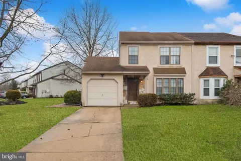 17 Fulmar Dr, Voorhees, NJ 08043