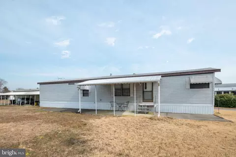 9 Spruce Dr, Sicklerville, NJ 08081