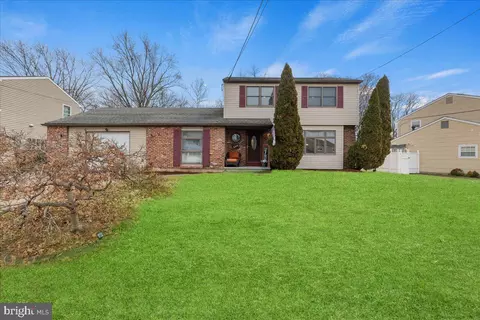 709 Linda Ave, Blackwood, NJ 08012