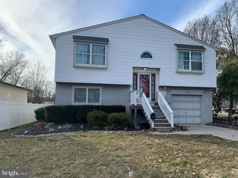 600 Kayser Ave, Pine Hill, NJ 08021