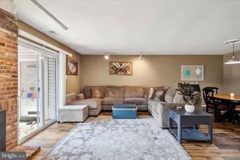 Living - 404 Bromley Est, Pine Hill, NJ 08021 photo 2 of 3
