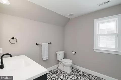 Bath - 19 W Redman Ave, Haddonfield, NJ 08033 photo 5 of 7