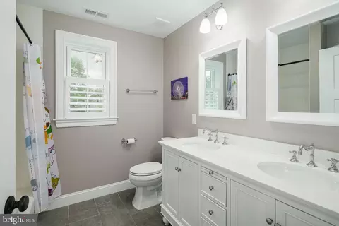 Bath - 19 W Redman Ave, Haddonfield, NJ 08033 photo 3 of 7