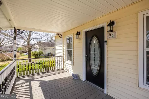 Exterior - 24 W Maple Ave, Lindenwold, NJ 08021 photo 4 of 8