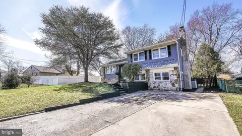 2 Green Ridge Rd, Voorhees, NJ 08043