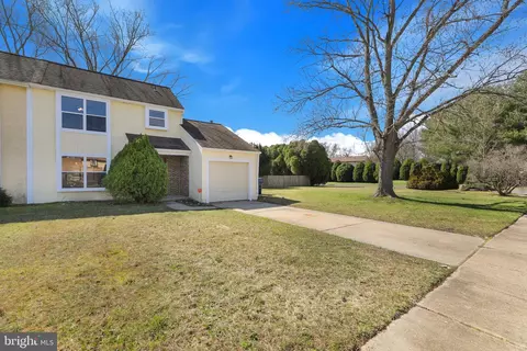 1 Merganser Dr, Voorhees, NJ 08043