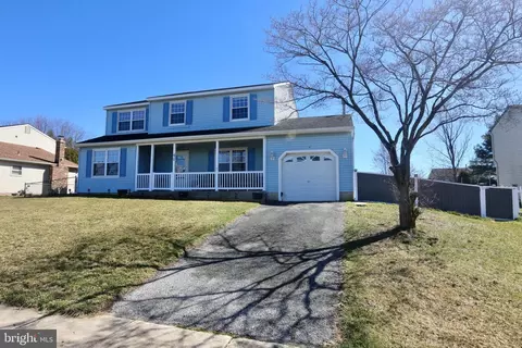 42 Nashua Dr, Sicklerville, NJ 08081