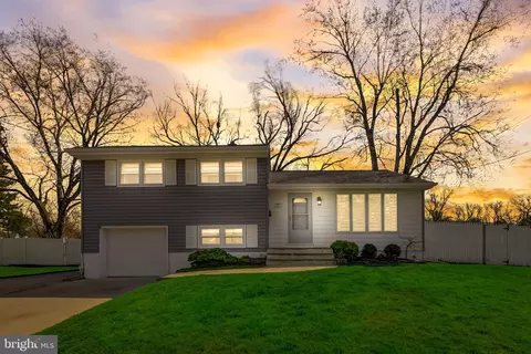 37 Cedarcroft Rd, Gibbsboro, NJ 08026