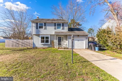 1 Pine Glen Dr, Sicklerville, NJ 08081