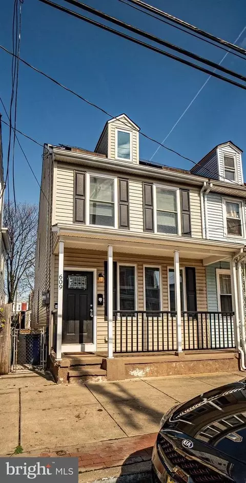 609 Market St, Gloucester City, NJ 08030