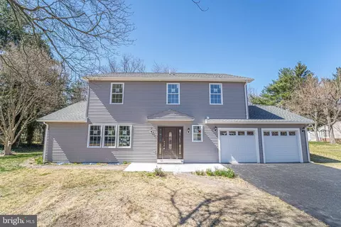4 Hawthorne Ct, Blackwood, NJ 08012