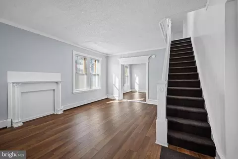 929 S 8th St, Camden, NJ 08103