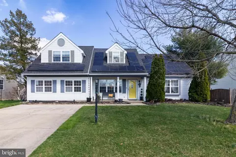 8 Santalina Dr, Sicklerville, NJ 08081