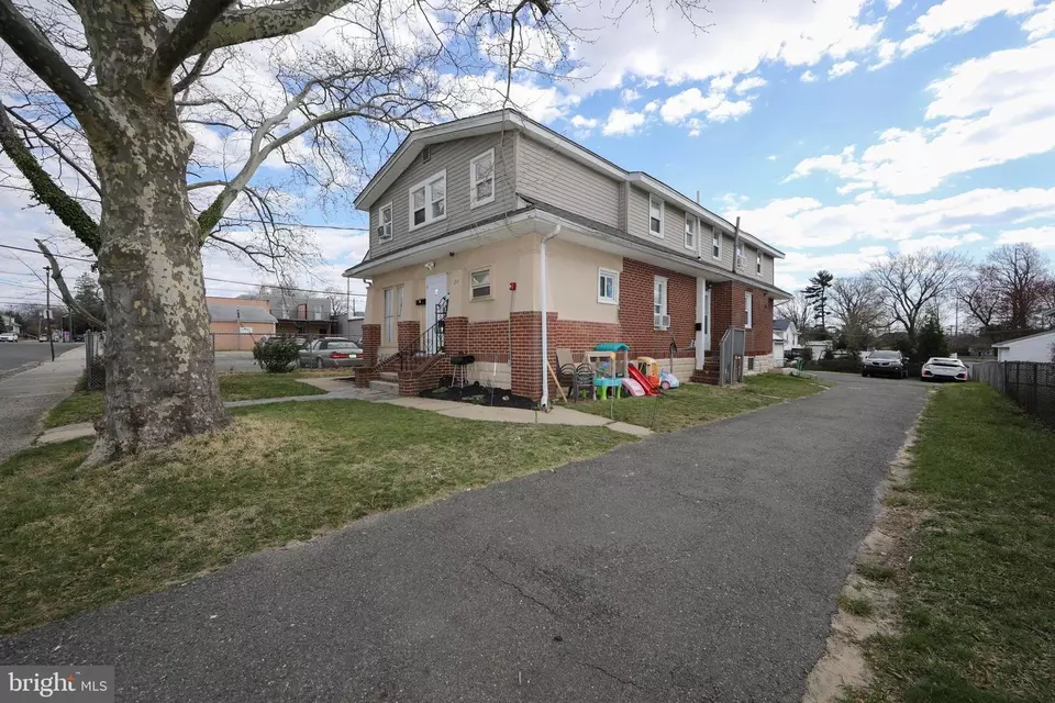 Exterior - 20 W 2nd Ave, Runnemede, NJ 08078 photo 3 of 8