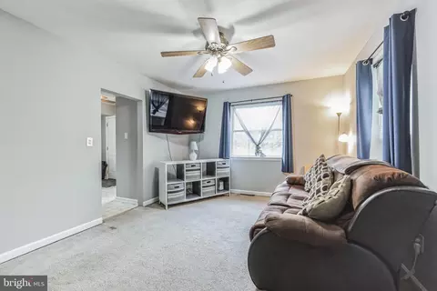 Entry Way - 71 Wade Ave, Lindenwold, NJ 08021 photo 4 of 7