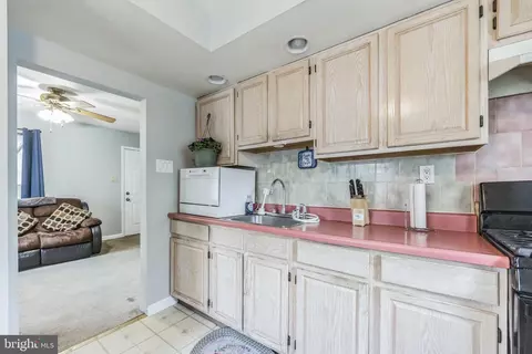 Kitchen - 71 Wade Ave, Lindenwold, NJ 08021 photo 3 of 4