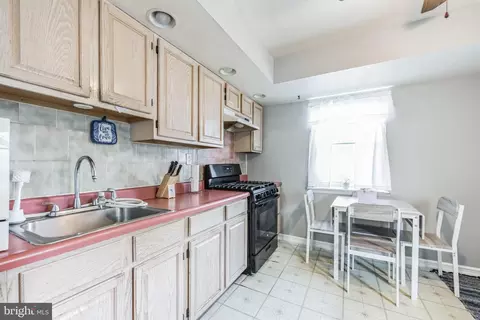Kitchen - 71 Wade Ave, Lindenwold, NJ 08021 photo 2 of 4