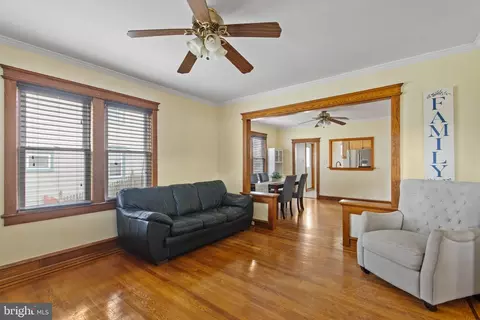 69 N Lane Ave, Gloucester City, NJ 08030