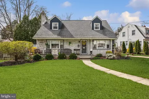 414 10th Ave, Haddon Heights, NJ 08035