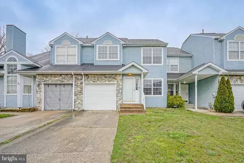 33 Pondview Ln, Sicklerville, NJ 08081
