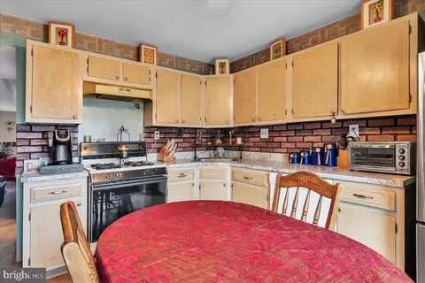 Kitchen - 604 Mason Run, Pine Hill, NJ 08021 photo 2 of 3