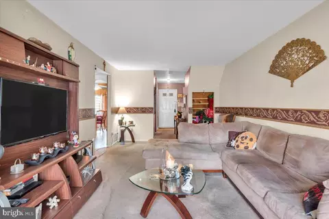 Living - 604 Mason Run, Pine Hill, NJ 08021 photo 3 of 4