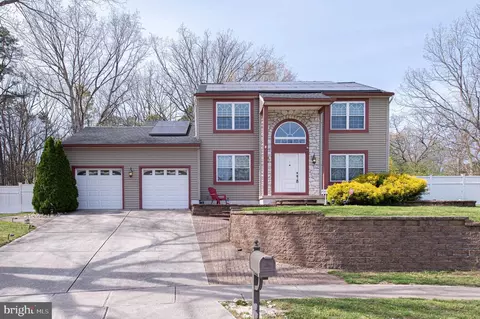 33 W Annapolis Dr, Sicklerville, NJ 08081