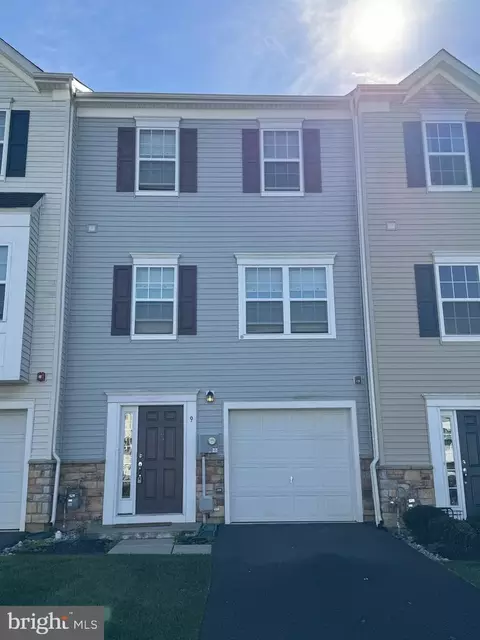 9 Iron Gate Rd, Sicklerville, NJ 08081