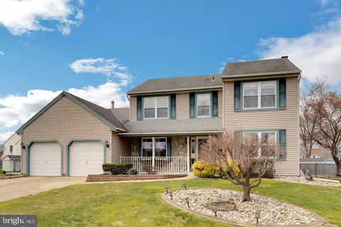 6 Beech Ct, Blackwood, NJ 08012