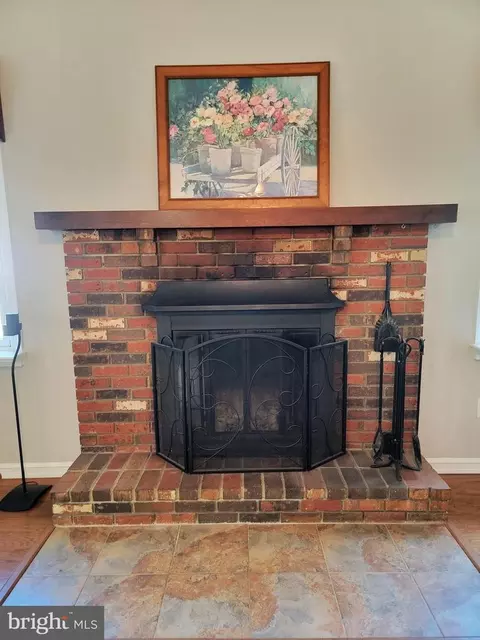 Living - 630 Blueberry Dr, Atco, NJ 08004 photo 5 of 6