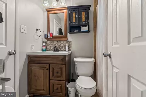 Bath - 31 Windmill Dr, Clementon, NJ 08021 photo 1 of 4