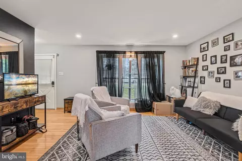 Living - 31 Windmill Dr, Clementon, NJ 08021 photo 2 of 4