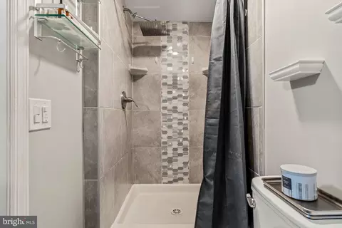 Bath - 31 Windmill Dr, Clementon, NJ 08021 photo 4 of 4