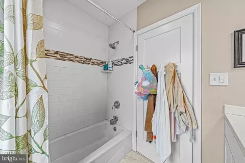 Bath - 658 E Greenman Rd, Haddonfield, NJ 08033 photo 5 of 5
