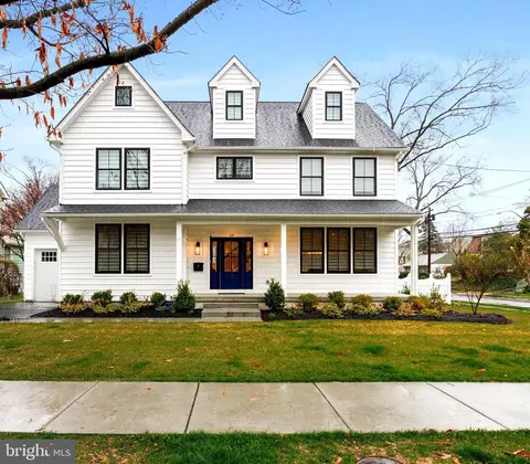 49 Walnut St, Haddonfield, NJ 08033
