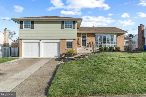 17 Eddy Ln, Cherry Hill, NJ 08002